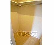 ウォークインクローゼットも広々です。
