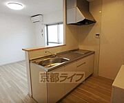 壁に向かわず炊事ができます