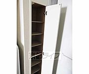 縦に長く何足も靴を収納可能