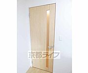 しっかりとしたドアです。