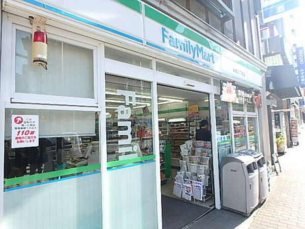 画像10:【コンビニエンスストア】ファミリーマート 本郷三丁目店まで343ｍ