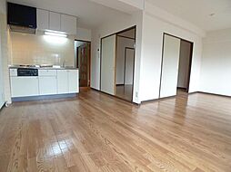 シャトレー三郷 4階2LDKのリビング/ダイニング