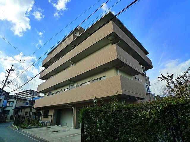 3 / 18