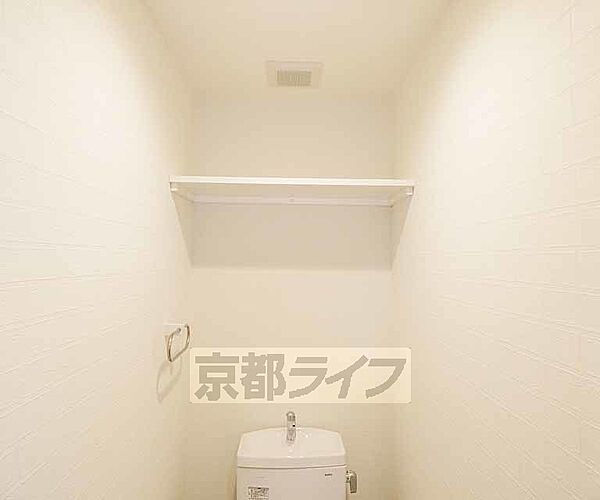 画像26:トイレ上の棚になります。