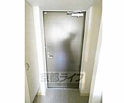 しっかりとしたドア。
