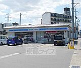 ローソン伏見向島店まで200m 国道24号線沿いです。駐車場は広いです。