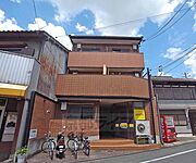 1階にテナントがあります。