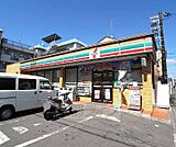 セブンイレブン吉祥院前田町店まで222m 御前通り沿いにある、駐車場完備のコンビニです