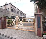 朱雀第七小学校まで242m 西大路四条の南東にあります。大通りを1本入ったところにあり。