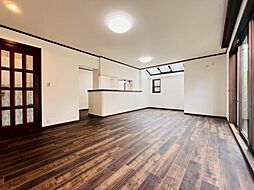 四街道市さちが丘1丁目　中古戸建 4LDKのリビング/ダイニング