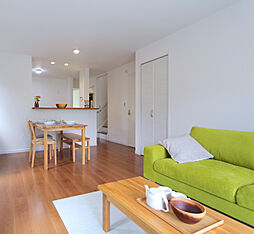 中古　鶴ヶ島市南町1丁目　〜吹抜×ロフトで開放感〜 4LDKのリビング/ダイニング