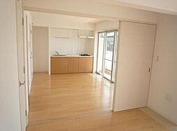 NEXUSアドニス 3階1LDKのリビング/ダイニング