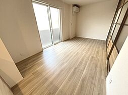 近鉄京都線 富野荘駅 徒歩6分の賃貸アパート 3階1LDKのリビング/ダイニング