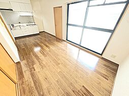 近鉄京都線 富野荘駅 徒歩2分の賃貸マンション 1階2LDKのリビング/ダイニング