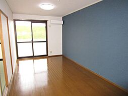 近鉄京都線 富野荘駅 徒歩10分の賃貸アパート 1階2LDKのリビング/ダイニング