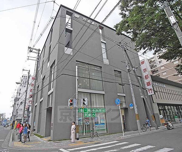 画像28:京都銀行 府庁出張所まで880m 丸太町通り沿いに面し、ご利用しやすい場所に。
