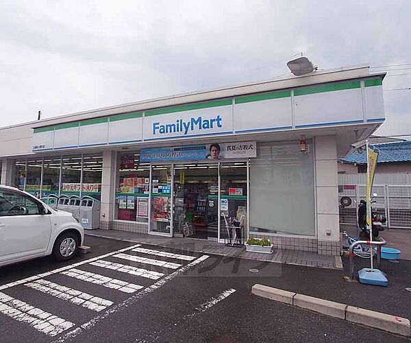 画像30:ファミリーマート太秦森ヶ東町店まで152m 天神川御池を北へ向かった先にあります。横にドラッグストアがあります。