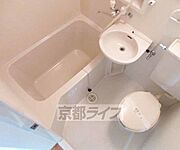 お風呂、洗面台、トイレの3点セットです