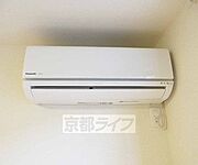 2015年製のエアコンついています