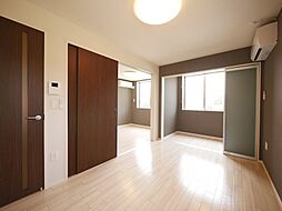 un　poireau（アン　ポワロー） 201 2階1LDKのリビング/ダイニング