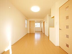 メゾン・エアリー 101 1階1LDKのリビング/ダイニング