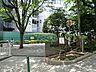 周辺：お子様とのお散歩やペットとのふれあいなど、日常の中で閑静な自然のゆとりを感じていただくことができます。