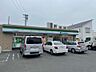 周辺：ファミリーマート中川松葉町店まで225ｍ