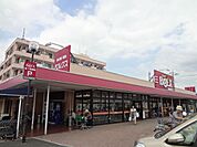 スーパー「ベルクスまで720m」