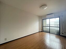 ゴールドマンション 4階ワンルームのリビング/ダイニング