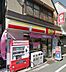 周辺：ニューヤマザキデイリーストア 北新宿店（381m）