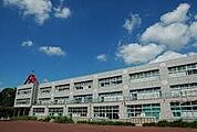 世田谷区立世田谷小学校（421m）