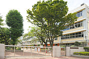 世田谷区立三宿中学校（81m）