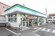 ファミリーマート中川江松店 511m