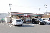 セブンイレブン名古屋一色新町店 864m