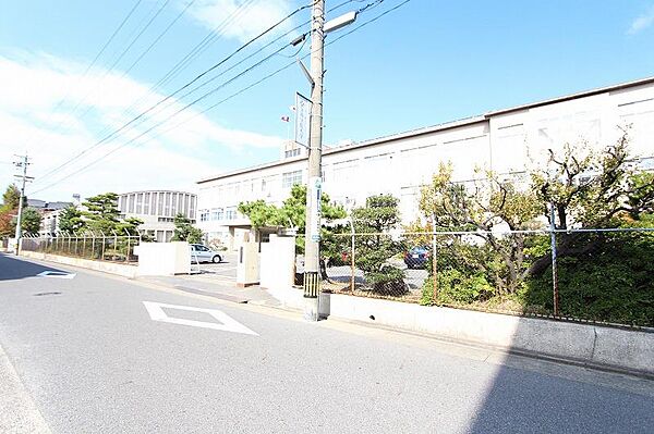画像29:愛知県立松蔭高校 1550m