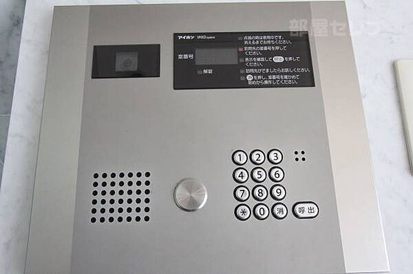 画像16:カードキー式のオートロック。エレベーターもカードで2重のロックされてます