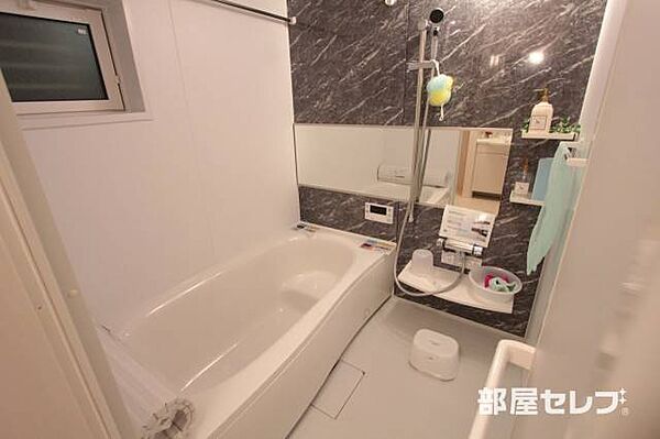 画像4:快適なサイズの大型バスルーム
