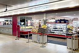成城石井栄セントラルパーク店 738m