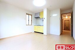 Schlosse Fuji III 1階1LDKのリビング/ダイニング