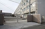 平田小学校 848m