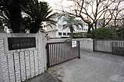 伊勢山中学校 787m