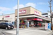 V・drug瑠璃光店 304m