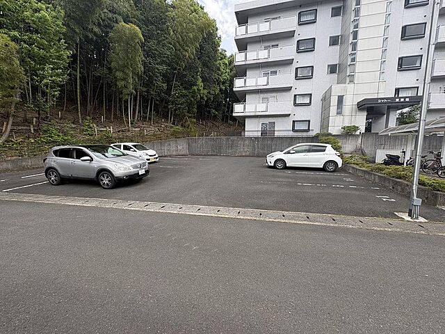 8 / 9