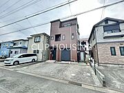 閑静な住宅地ですので前面道路の交通量も少なく安全です。