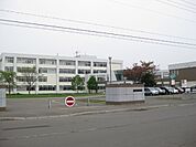 高校「北海道滝川高校まで591m」