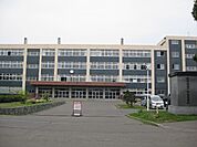 高校「北海道滝川西高校まで998m」
