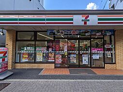 ファミリーマート渋谷笹塚二丁目西店 徒歩0分。 1m