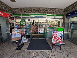 ファミリーマート参宮橋駅前店 徒歩4分。 270m