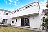 外観：一戸建てが多く、静かで落ち着いた雰囲気を満喫できるエリアです。