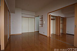 フォレストグリーン宝ヶ池 202 2階3LDKのリビング/ダイニング